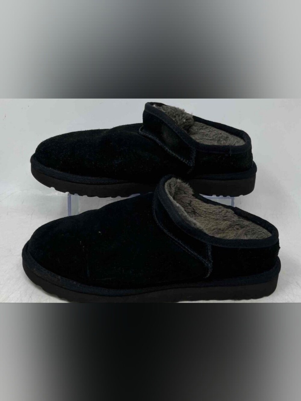 UGG Wmns Classic 'Black' Slippers Size 9 Used Great - Picture 4 of 9